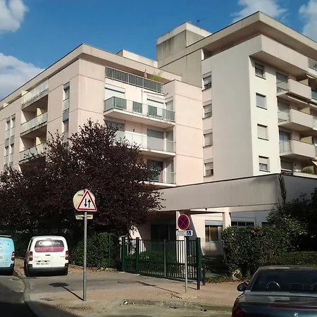 Les Burgondes アパート