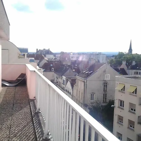 Les Burgondes アパート